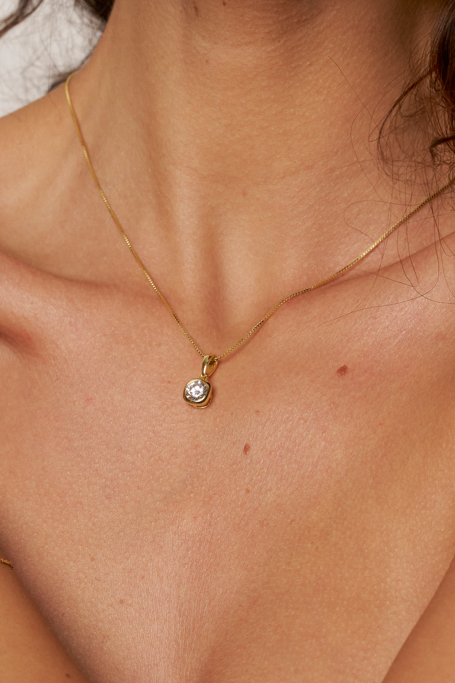 Viola 1 ct Cushion Bezel Pendant